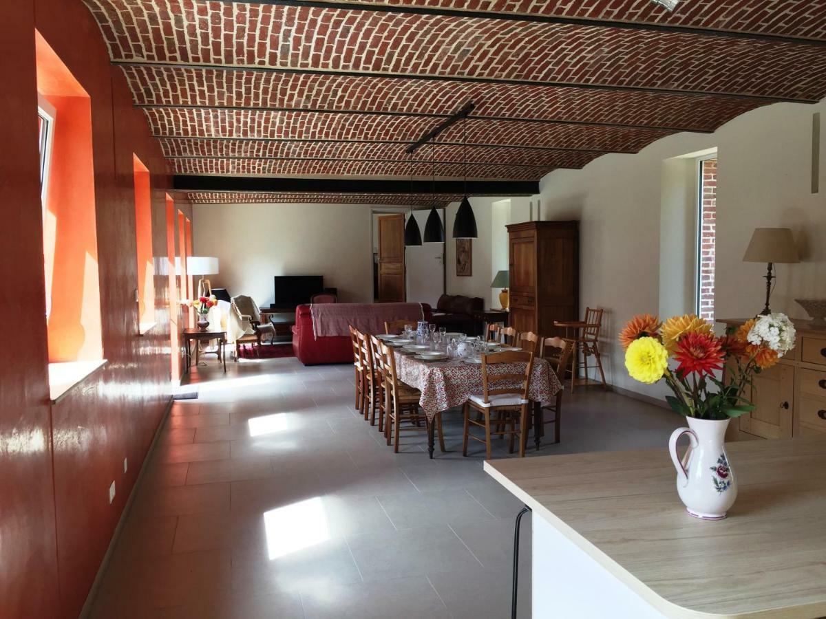 Florimont - Vaste gîte à la ferme Villers-Châtel Extérieur photo